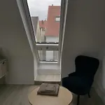 Dachzimmer Mit Kochecke Und Duschbad, Nahe Messe *