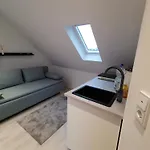 Dachzimmer Mit Kochecke Und Duschbad, Nahe Messe Apartment Hannover