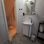 Apartment Dachzimmer Mit Kochecke Und Duschbad, Nahe Messe