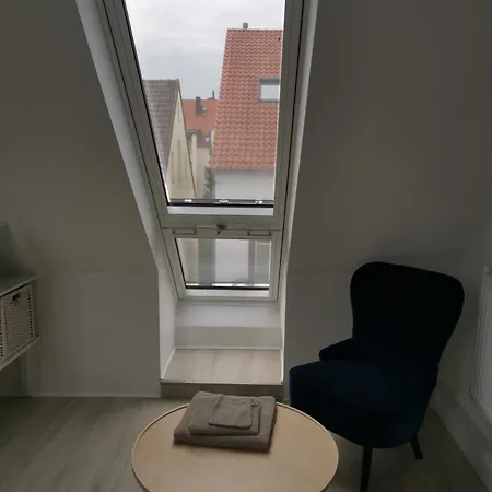 Dachzimmer Mit Kochecke Und Duschbad, Nahe Messe *