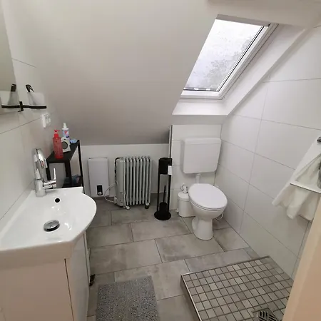 Dachzimmer Mit Kochecke Und Duschbad, Nahe Messe アパート *