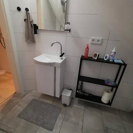 アパート Dachzimmer Mit Kochecke Und Duschbad, Nahe Messe *