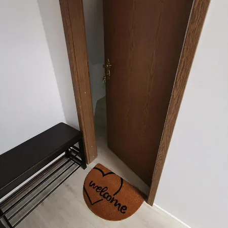 Appartement Dachzimmer Mit Kochecke Und Duschbad, Nahe Messe