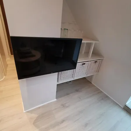 Dachzimmer Mit Kochecke Und Duschbad, Nahe Messe