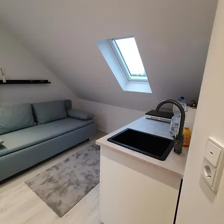 Dachzimmer Mit Kochecke Und Duschbad, Nahe Messe Appartement Hanovre