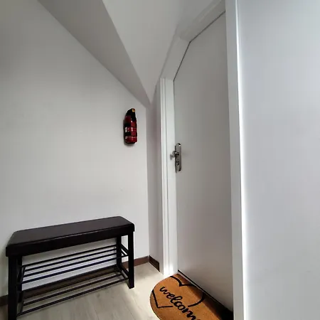 Dachzimmer Mit Kochecke Und Duschbad, Nahe Messe * Hannover