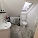Dachzimmer Mit Kochecke Und Duschbad, Nahe Messe Appartamento *