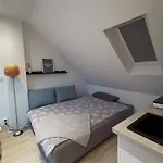 Dachzimmer Mit Kochecke Und Duschbad, Nahe Messe