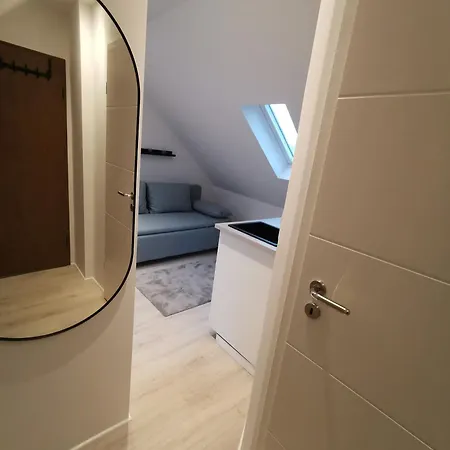 Dachzimmer Mit Kochecke Und Duschbad, Nahe Messe * Hanower